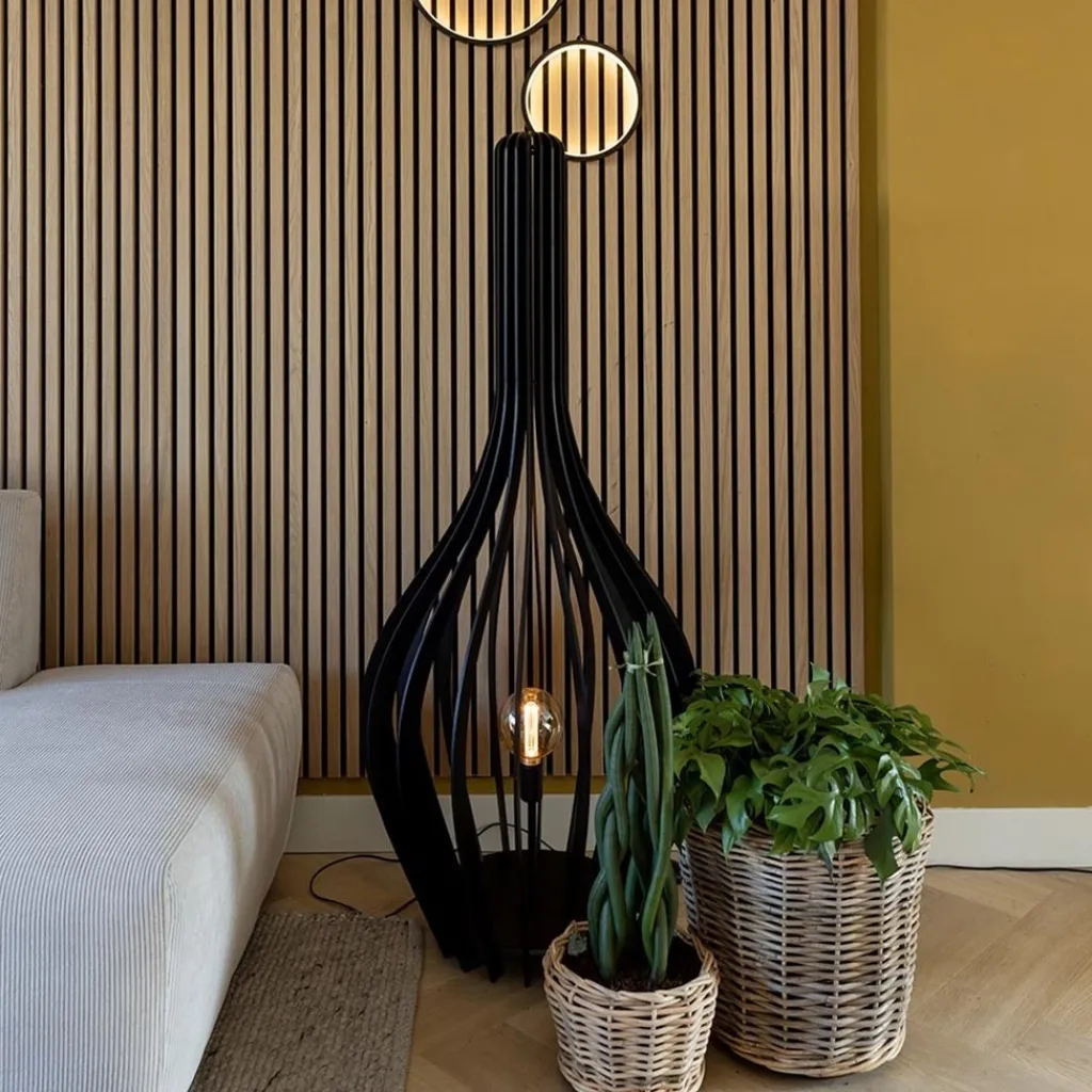 Straluma Mat zwarte houten vloerlamp kegel groot> Vloerlampen|Botanische Verlichting